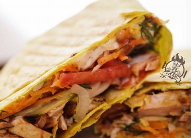 Шаурма из курицы в сырном лаваше