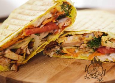 Шаурма из свинины в сырном лаваше