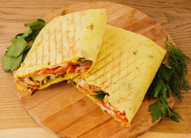 Шаурма mix из курицы и свинины в сырном лаваше