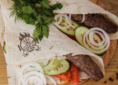 Люля-кебаб из говядины в лаваше